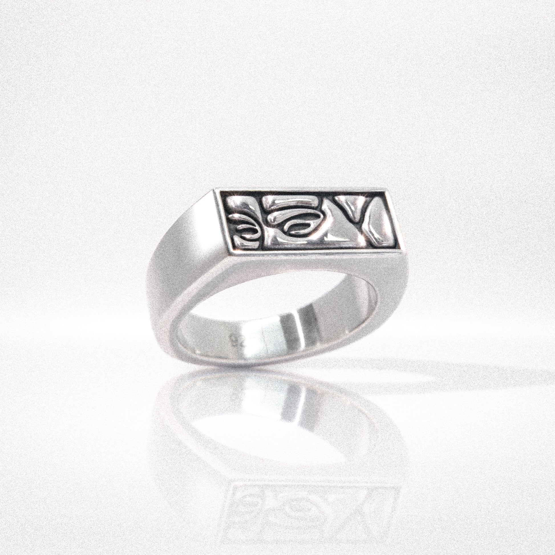 Solaque Silent Gaze handmade sterling silver ring jewellery on white background